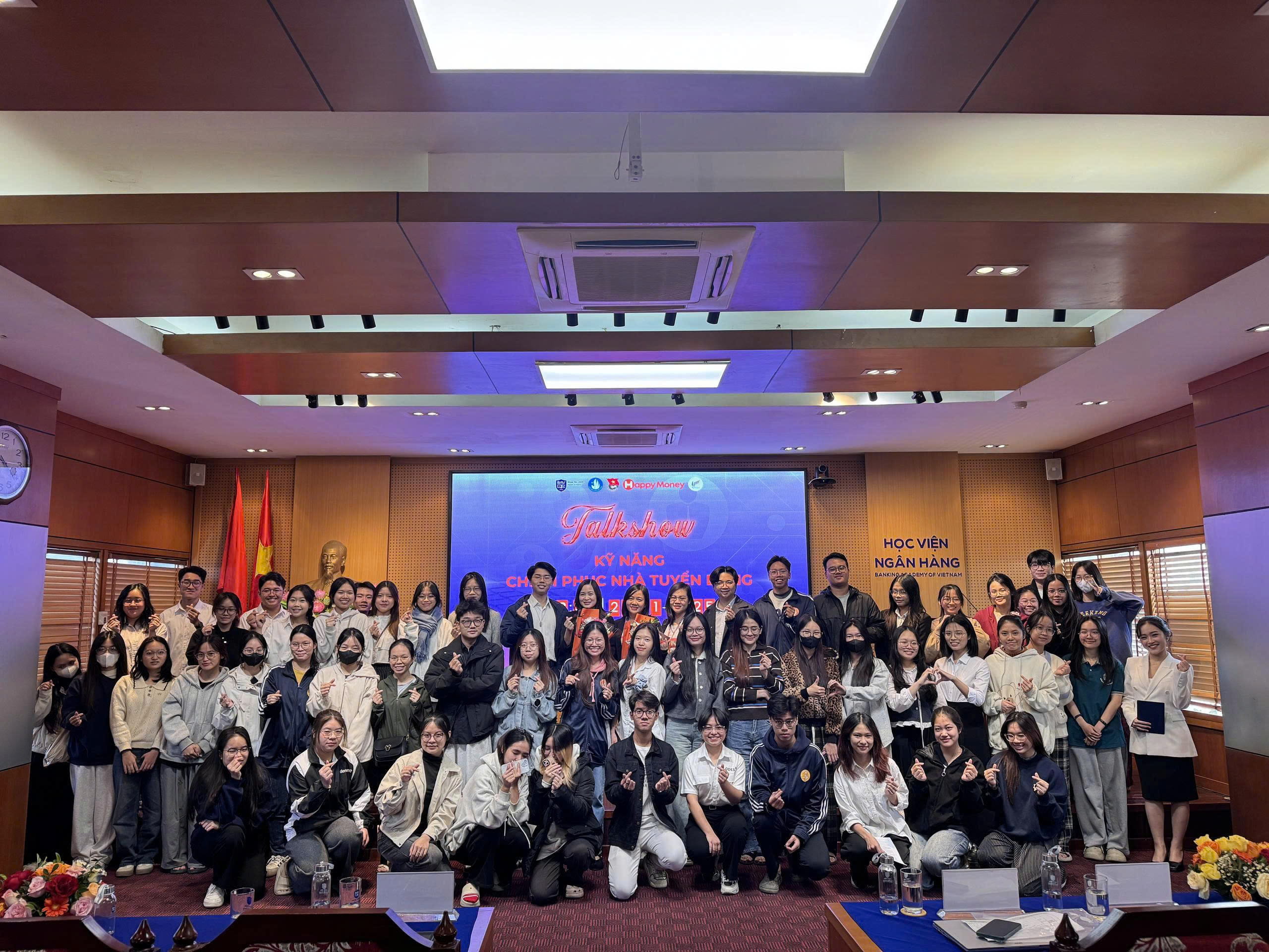 Nhân viên Happy Money tham gia đào tạo